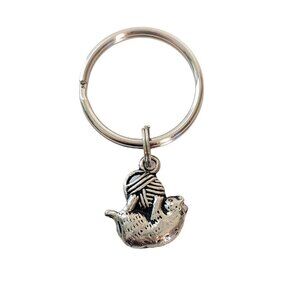 Kitten Cat Keychain Silver Tone Playing Yarn Ball Kitty‎